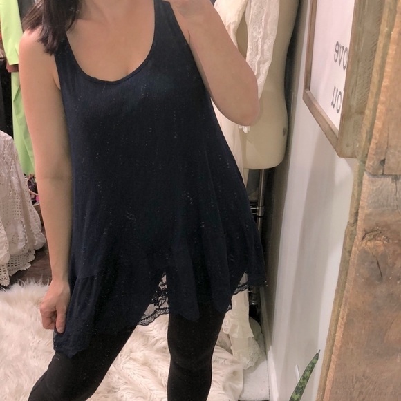 Umgee small sleeveless top with lace trim - Picture 1 of 6